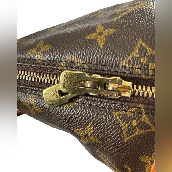 Louis Vuitton Alma - Picture 9 of 16